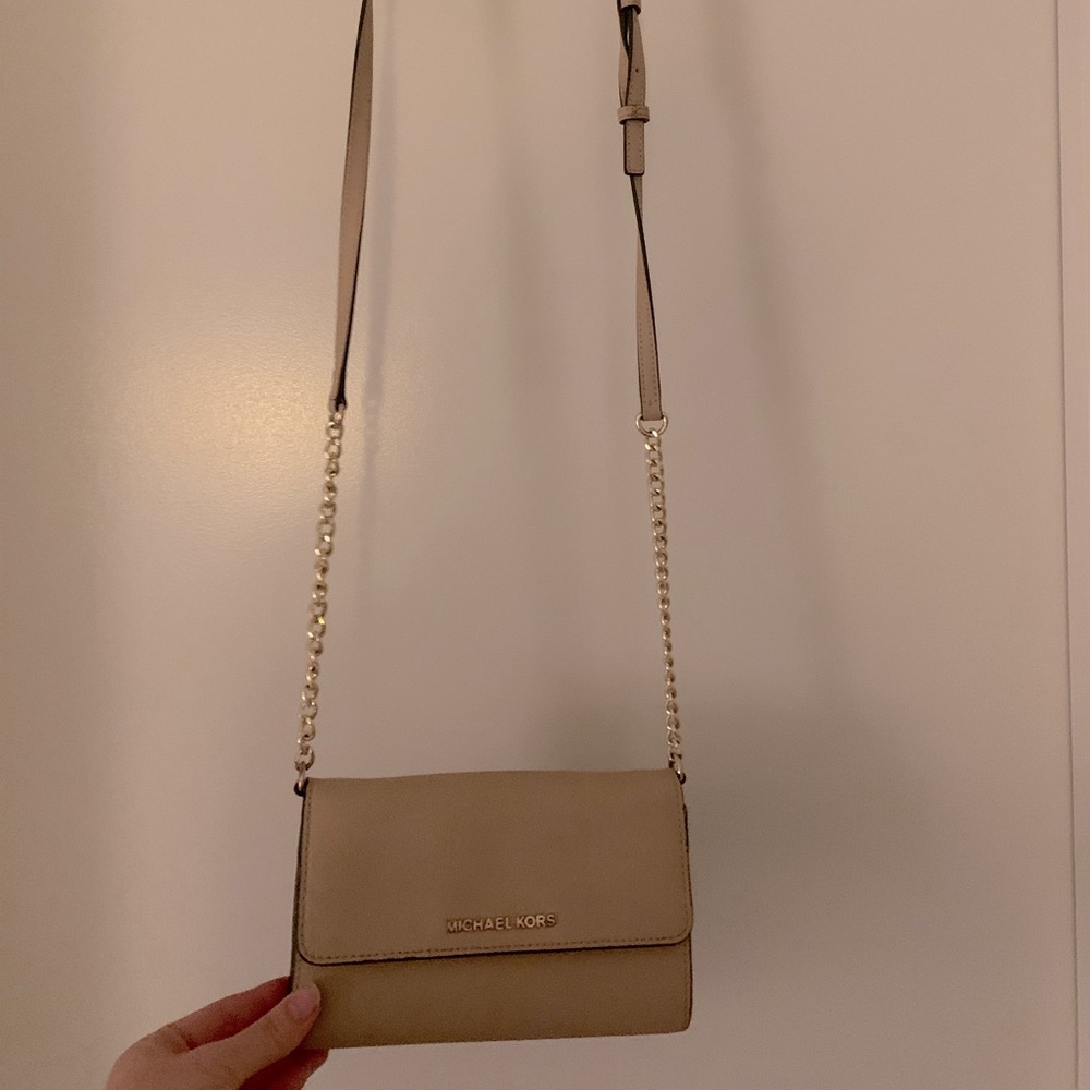Micheal Kors beige clutch